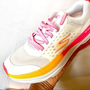 Sketchers Pink & White Max Cushioning Air Size 6